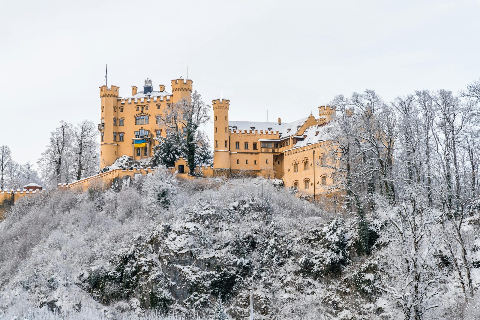Majestic castle covered in snow during winter — Rosenborg in winter snow is one of Copenhagen's most photogenic scenes