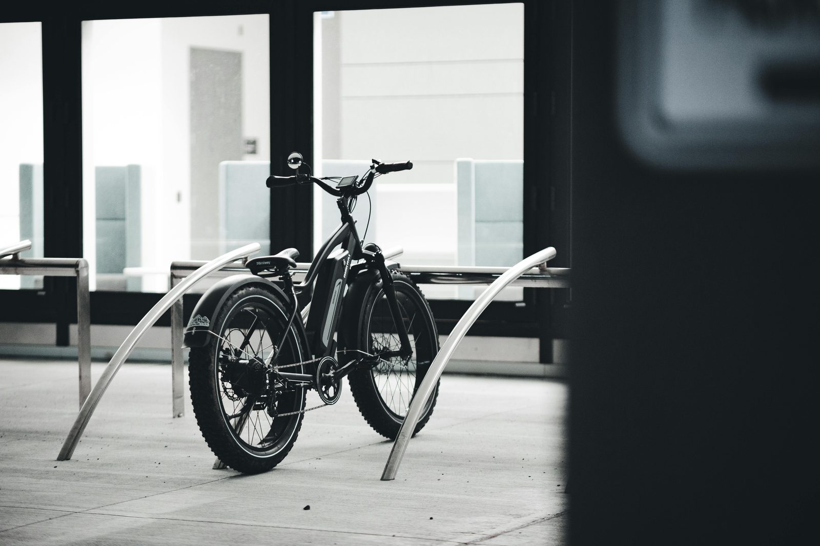 Electric bicycle commuter — Copenhagen e-bikes (elcykel) are exempt from bike paths' speed limits and are popular for longer commutes