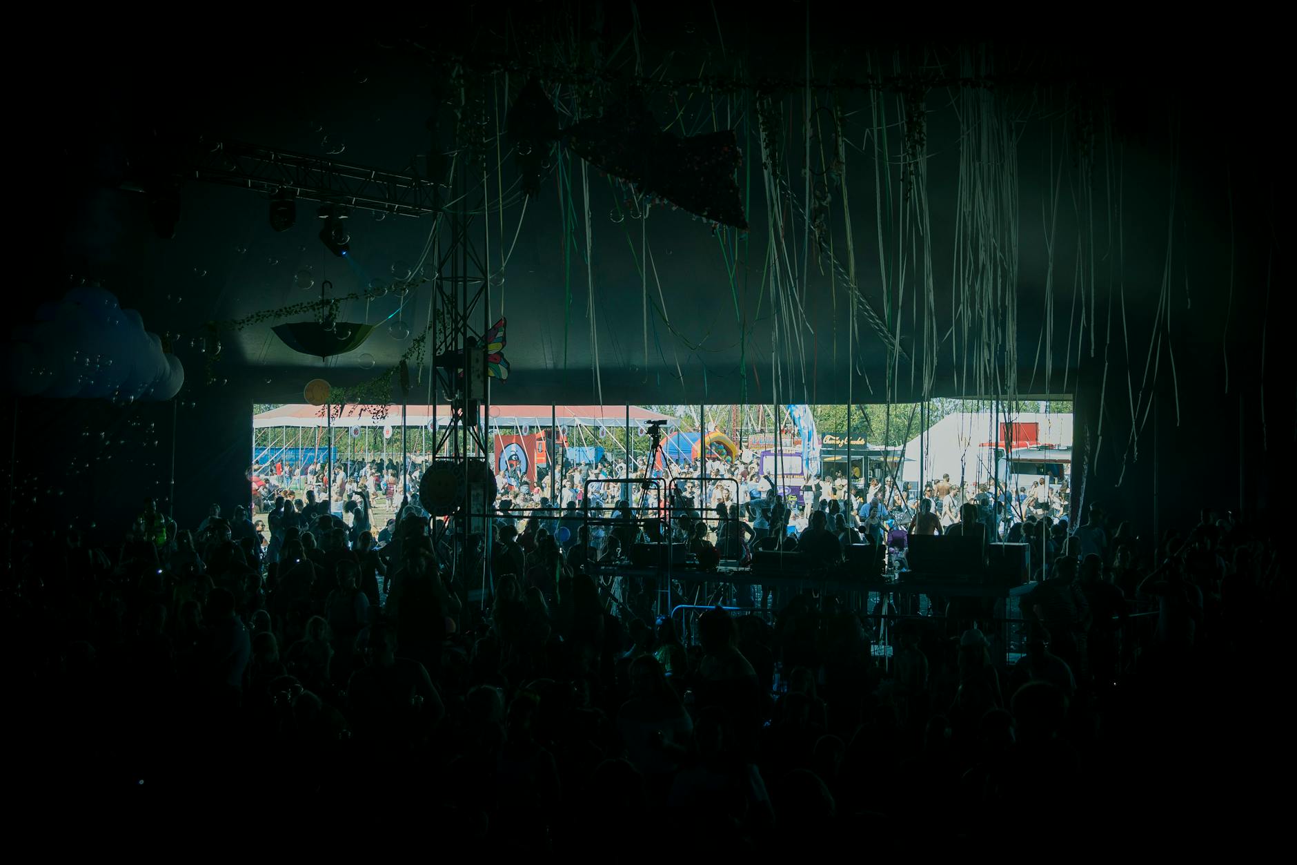 Crowds dancing at Distortion Festival