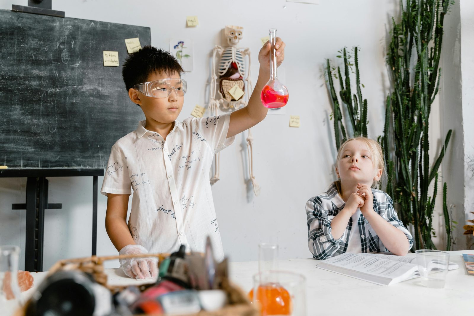 Young children doing a hands-on experiment at Experimentarium Copenhagen