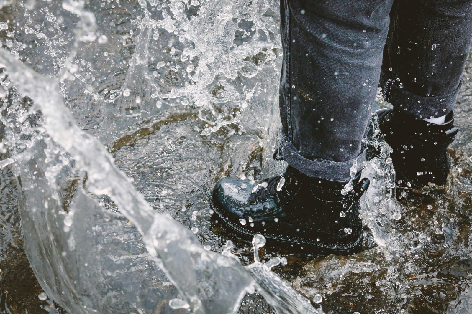Waterproof walking shoes leather — Copenhagen requires comfortable waterproof shoes for cobblestones and frequent showers