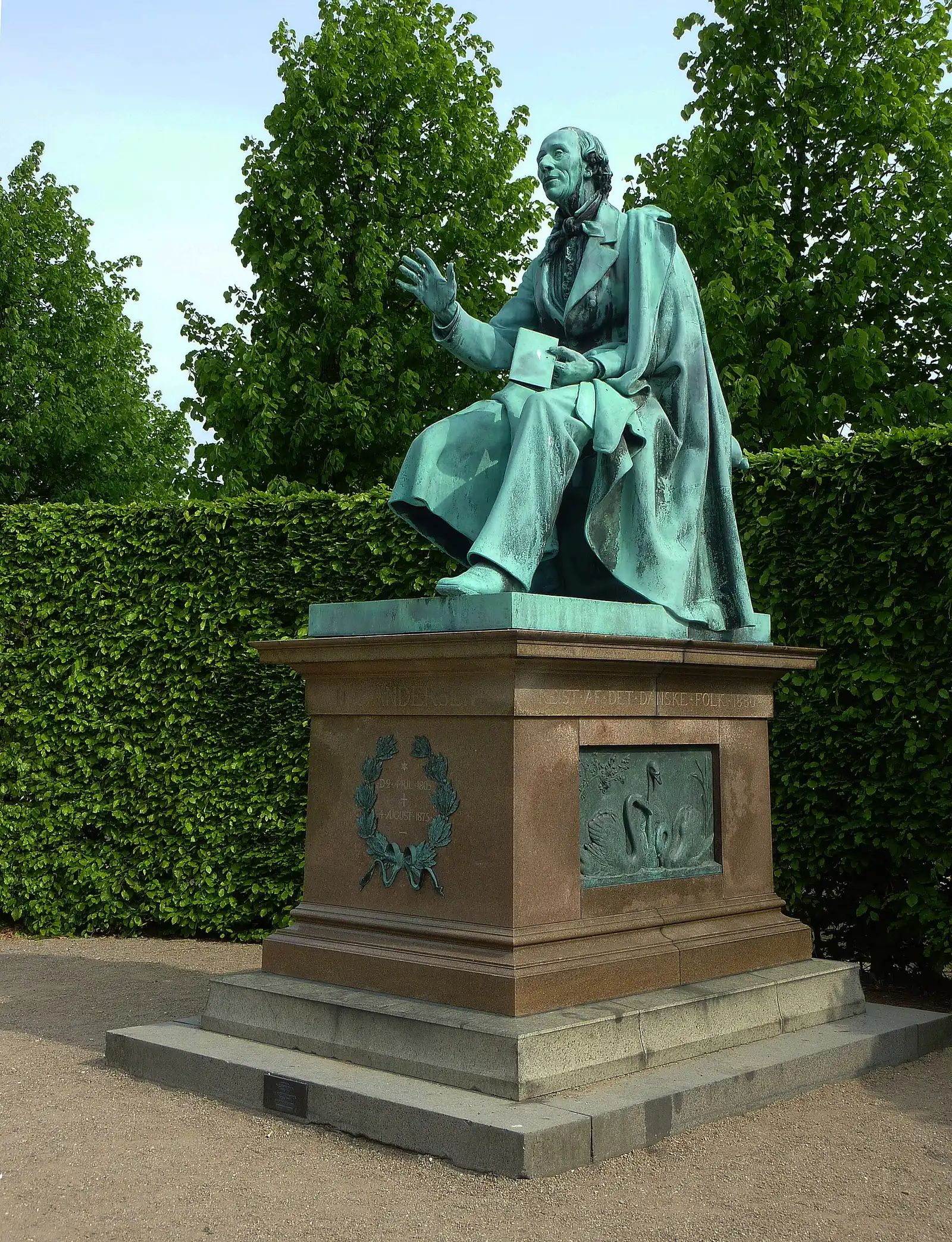 August Saabye's seated bronze statue of Hans Christian Andersen in Kongens Have